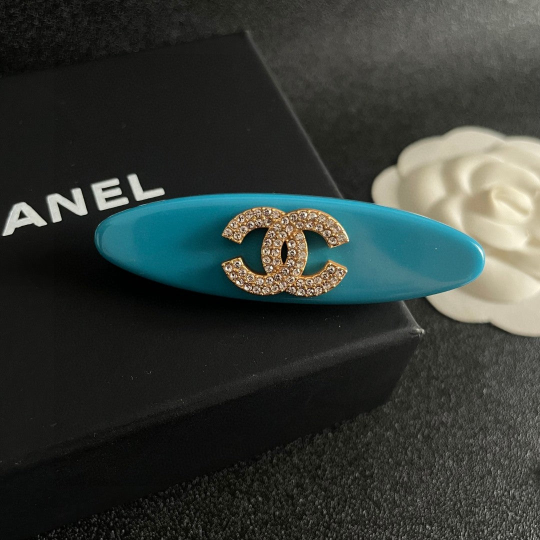 Double-C Emblem Hair Clip – Design 015 detail view