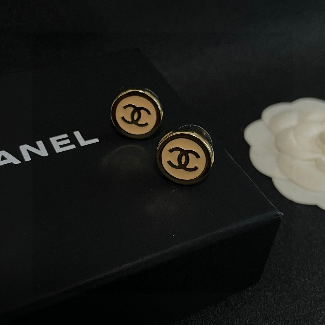 Double-C Emblem Stud Earrings in Polished Metal-Tone – Design 192 detail view