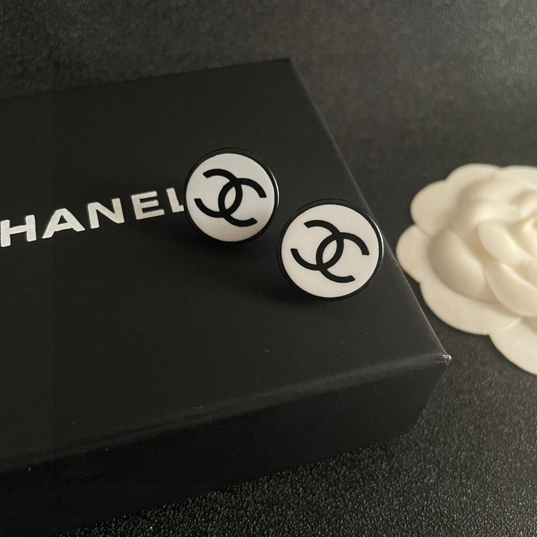 Double-C Emblem Stud Earrings in Polished Metal-Tone – Design 155 detail view