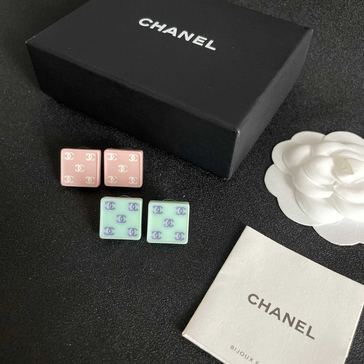 Double-C Emblem Stud Earrings in Polished Metal-Tone – Design 273 side detail