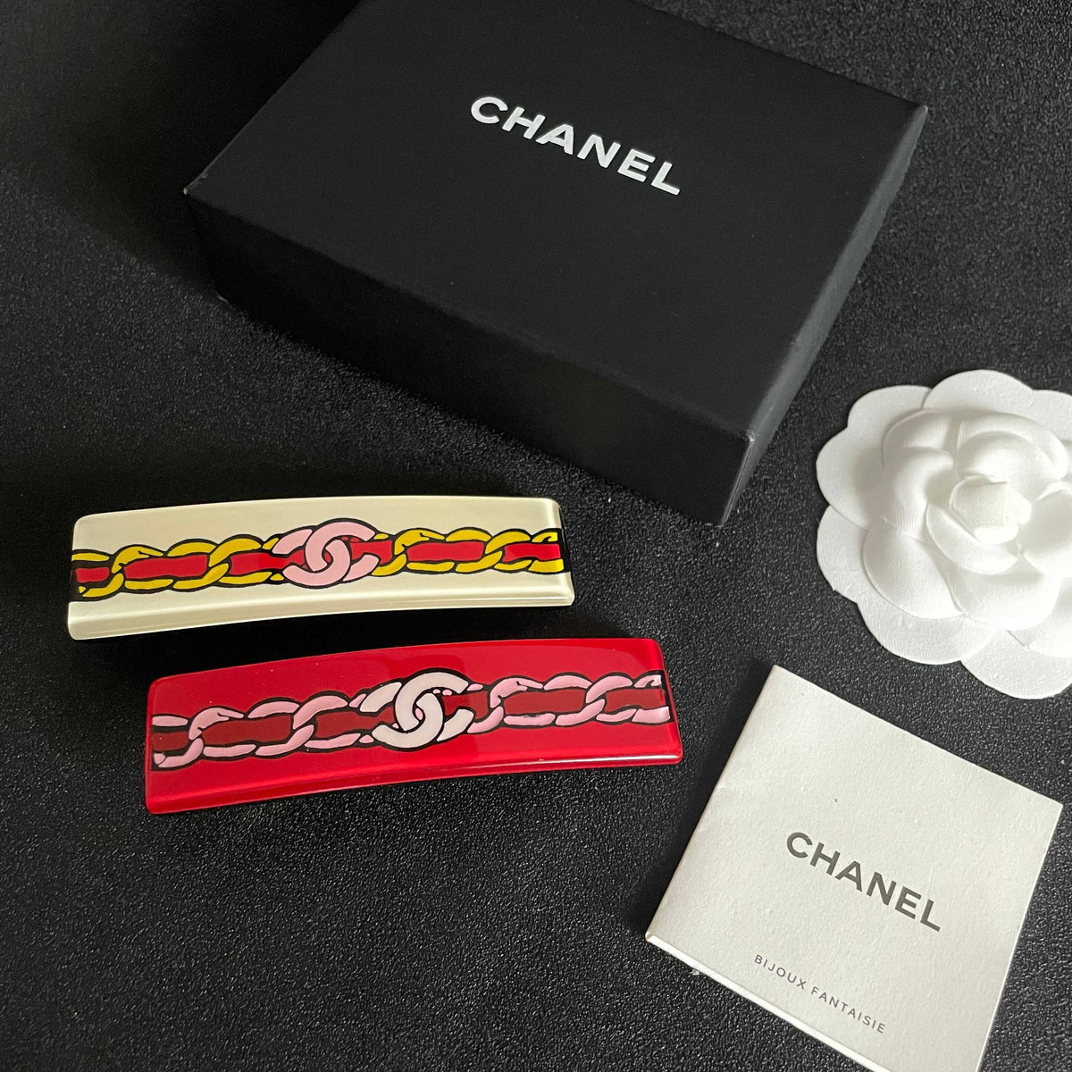 Double-C Emblem Hair Clip – Design 011 side detail