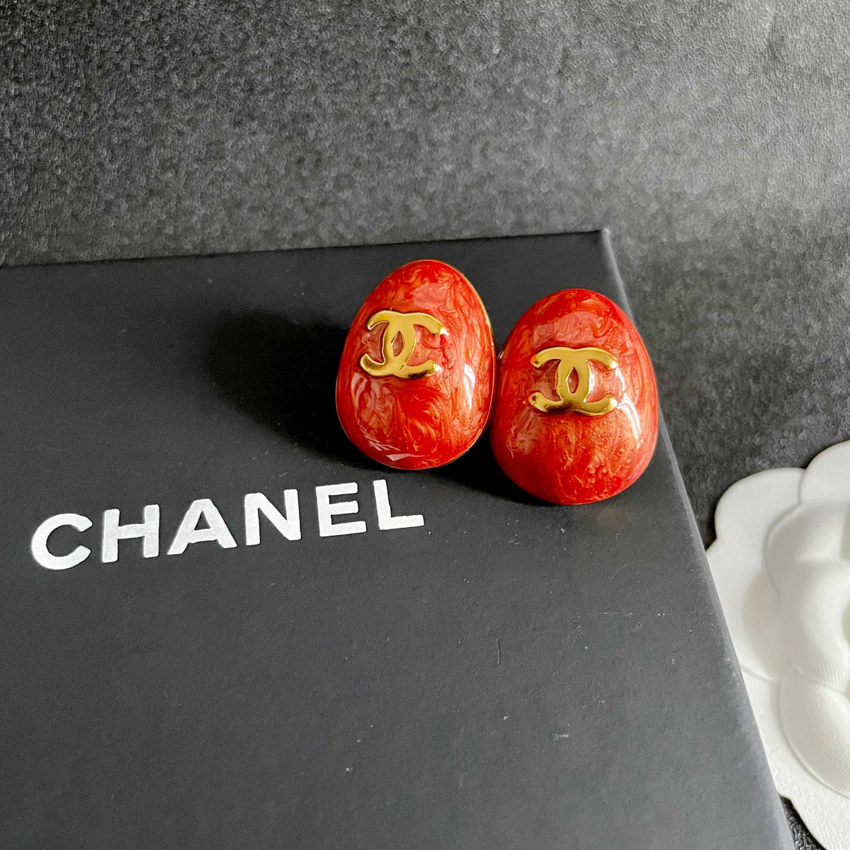 Double-C Emblem Stud Earrings in Polished Metal-Tone – Design 345 detail view