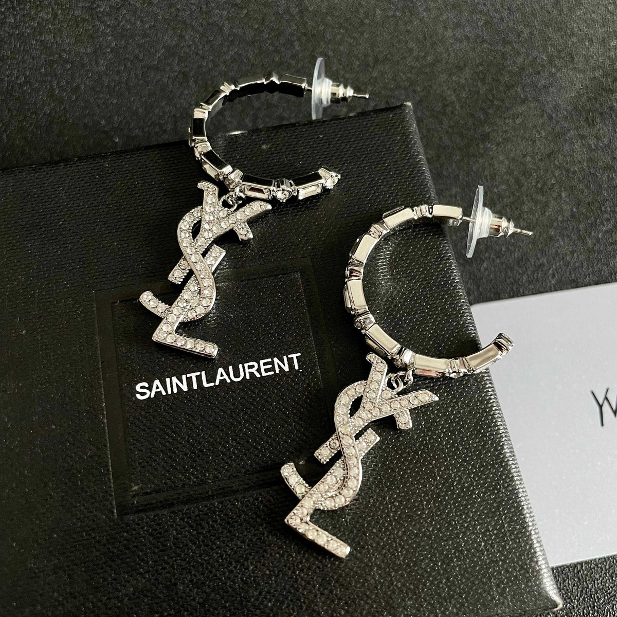 Geometric Emblem Stud Earrings in Silver-Tone – Vintage Detail – Design 002 detail view