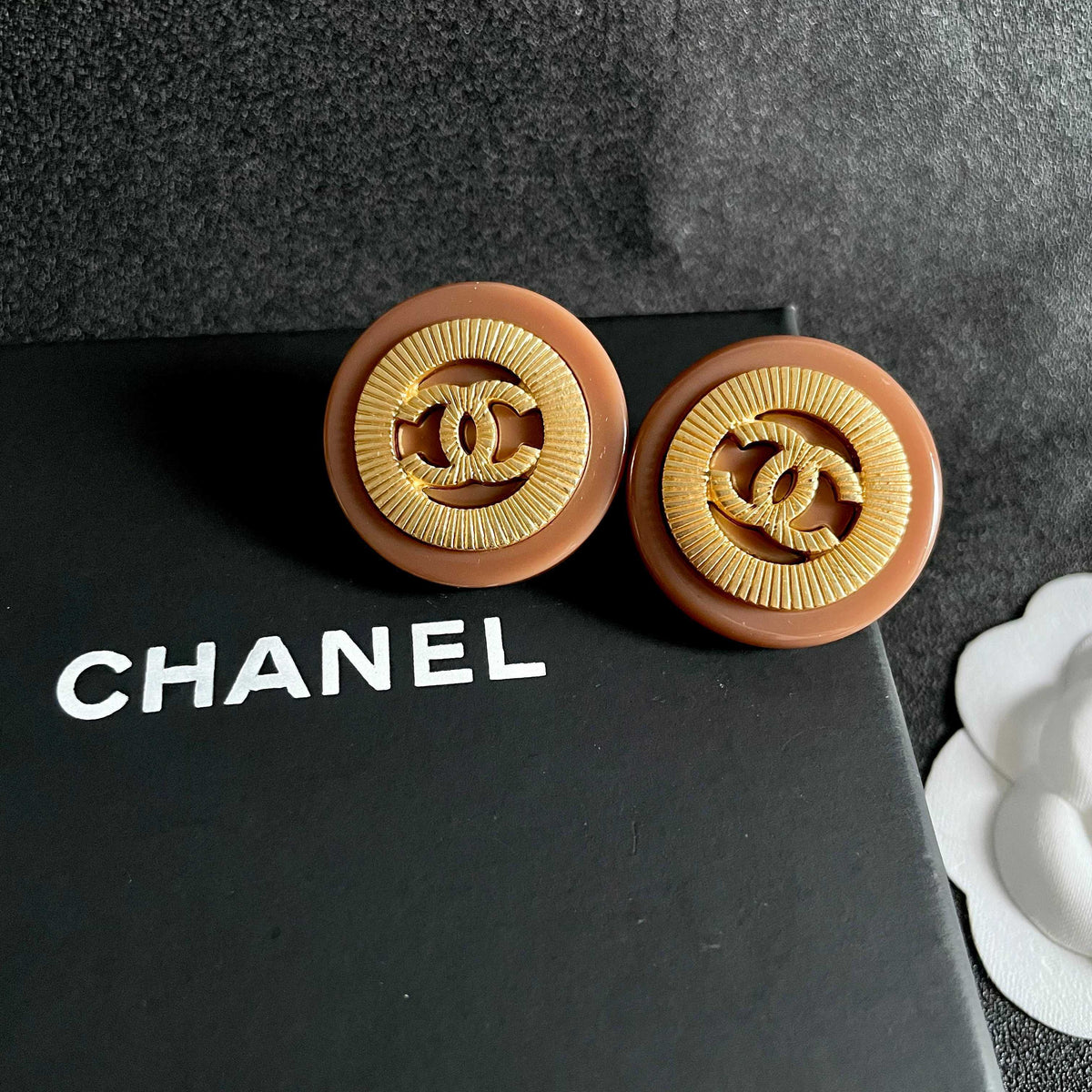 Double-C Emblem Stud Earrings in Polished Metal-Tone – Design 028 detail view
