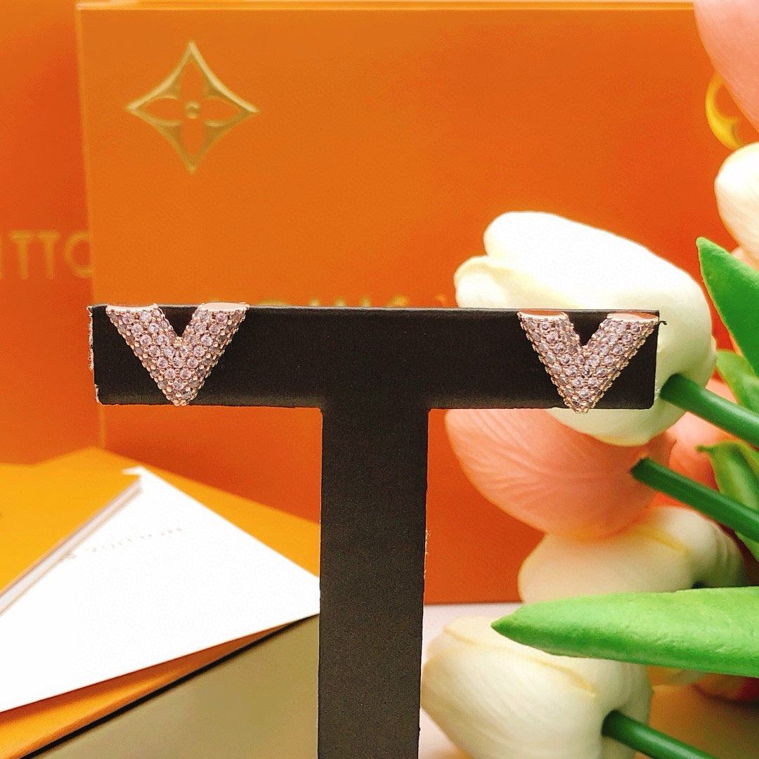 Geometric Emblem Fashion Accessory – Rose Gold Detail styled product view