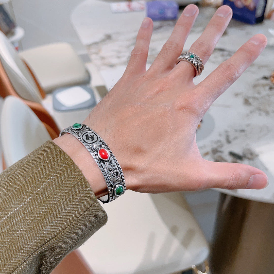 Double-G Emblem Bangle in Polished Metal-Tone – Design 021 detail view
