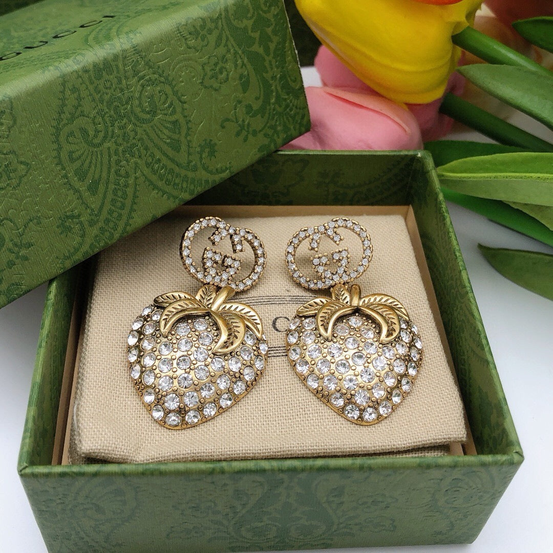 Geometric Emblem Hair Accessory – Crystal Detail styled product view