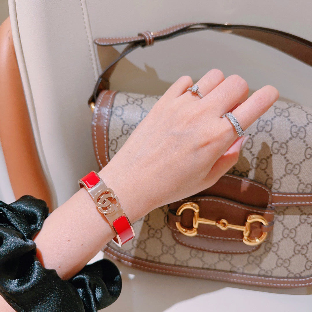 Double-G Emblem Bangle in Gold-Tone – Design 009 detail view