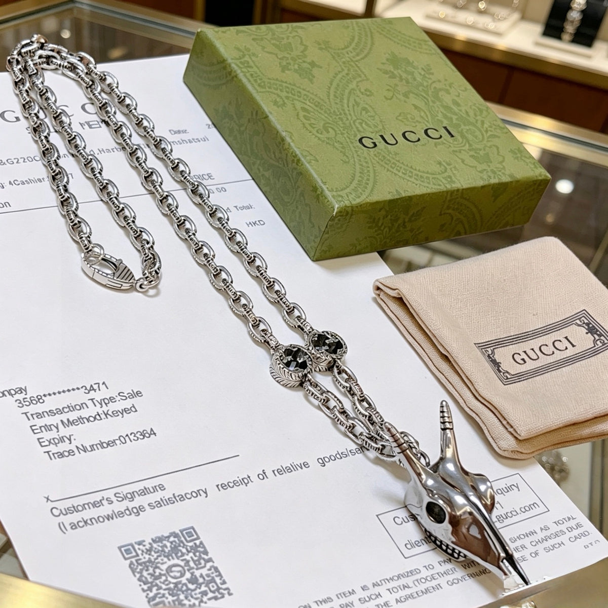 Double-G Emblem Pendant Necklace in Polished Metal-Tone – Vintage Detail – Design 071 detail view