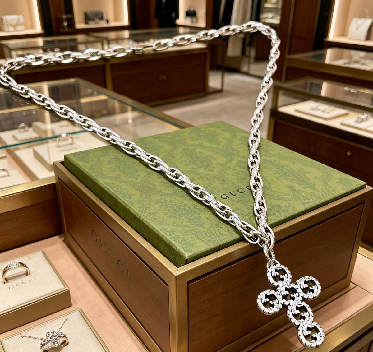 Double-G Emblem Pendant Necklace in Polished Metal-Tone – Vintage Detail – Design 039 detail view