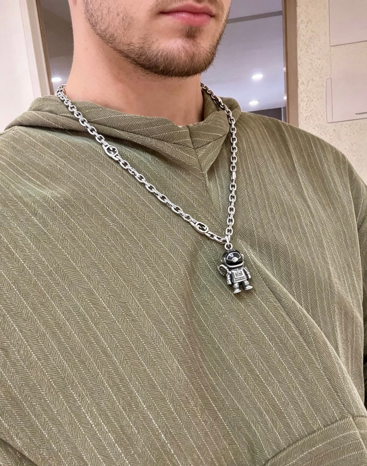 Double-G Emblem Pendant Necklace in Polished Metal-Tone – Vintage Detail – Design 007 detail view