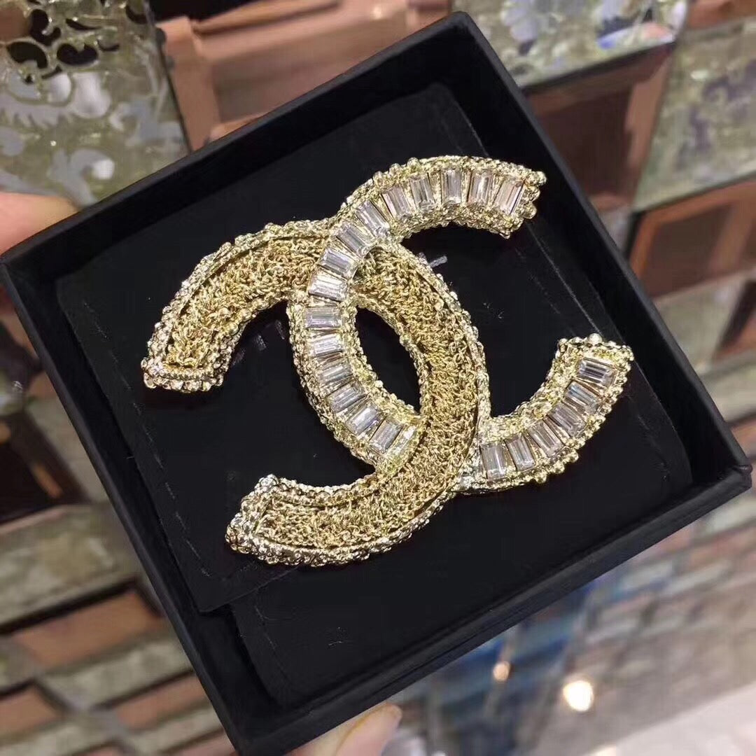 Signature Emblem Brooch in Polished Metal-Tone – Design 039 close-up detail