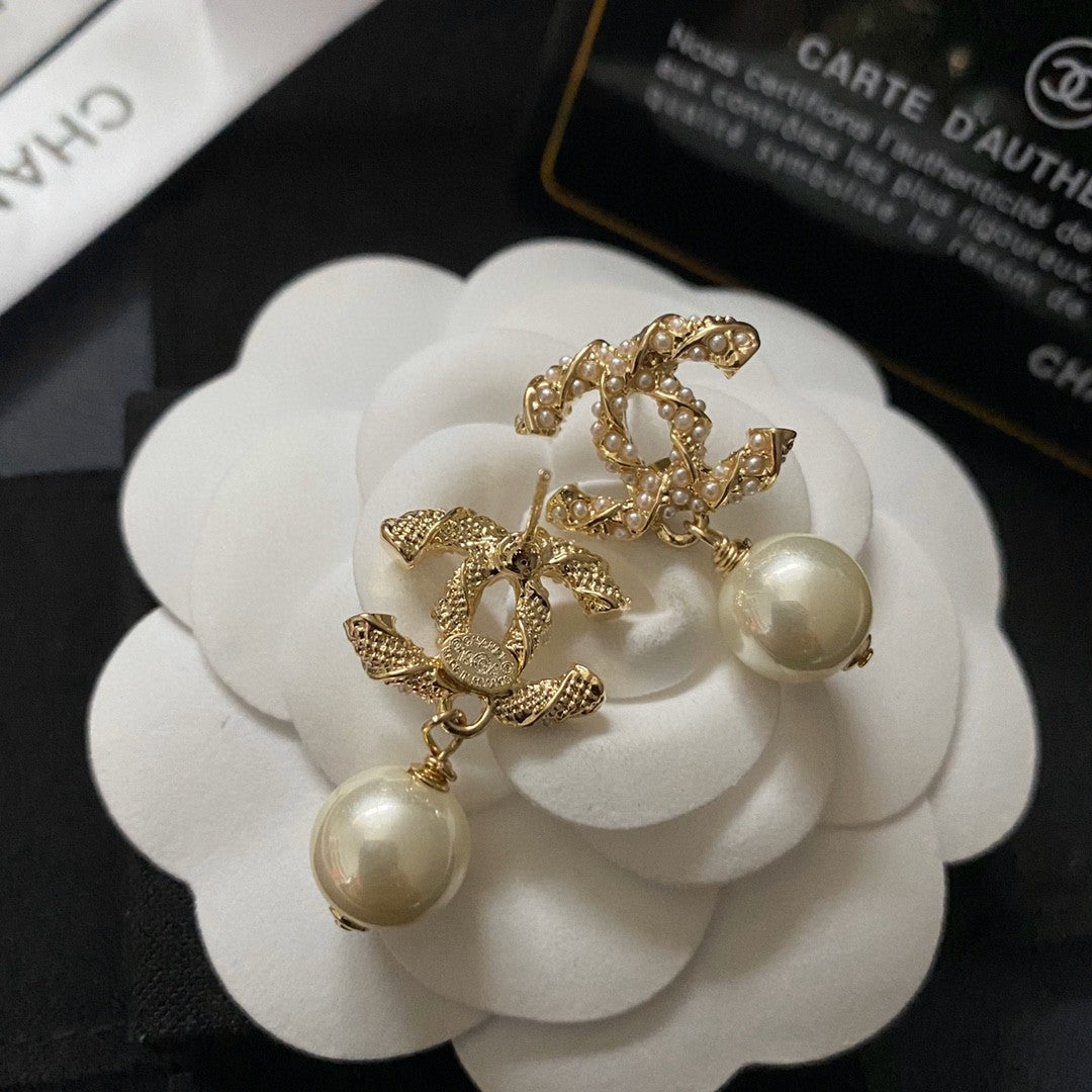 Letter Pearl-Detail Stud Earrings – Pearl Detail – Design 006 detail view