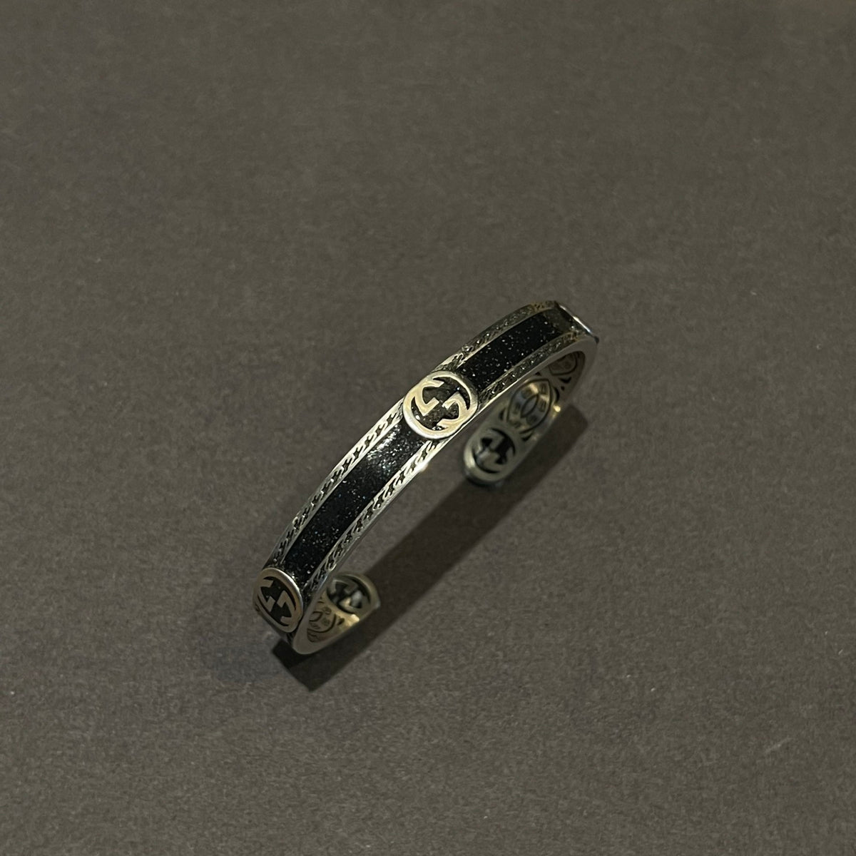 Double-G Emblem Bangle in Polished Metal-Tone – Vintage Detail styled product view