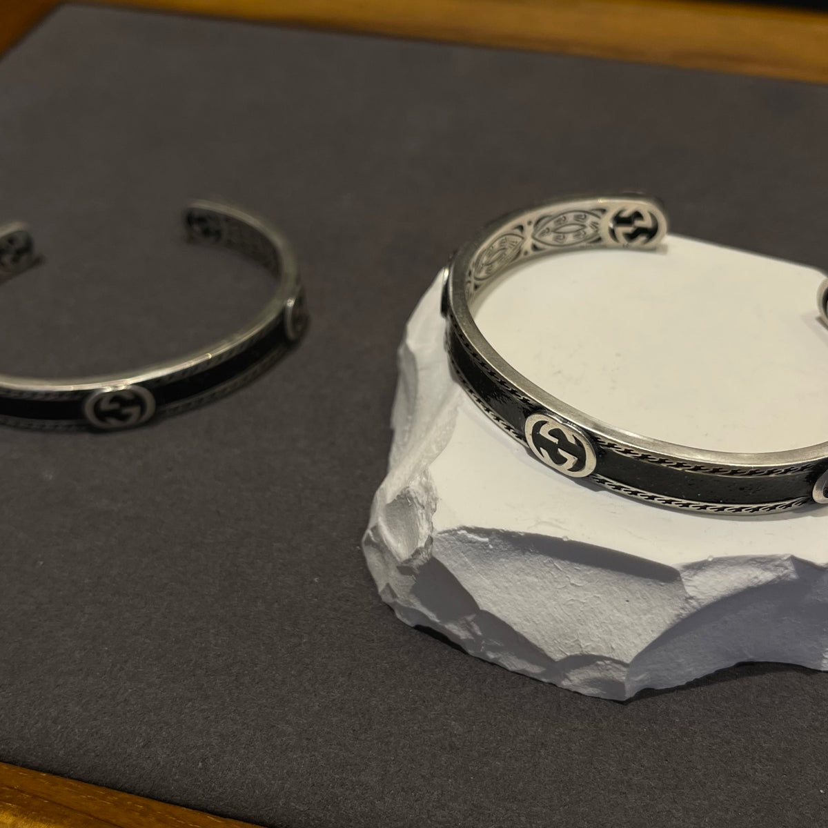 Double-G Emblem Bangle in Polished Metal-Tone – Vintage Detail main product view