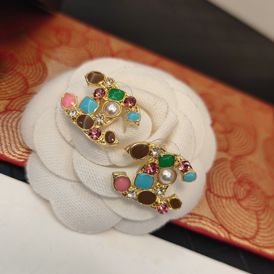Double-C Emblem Pearl-Detail Stud Earrings – Pearl Detail – Design 021 detail view