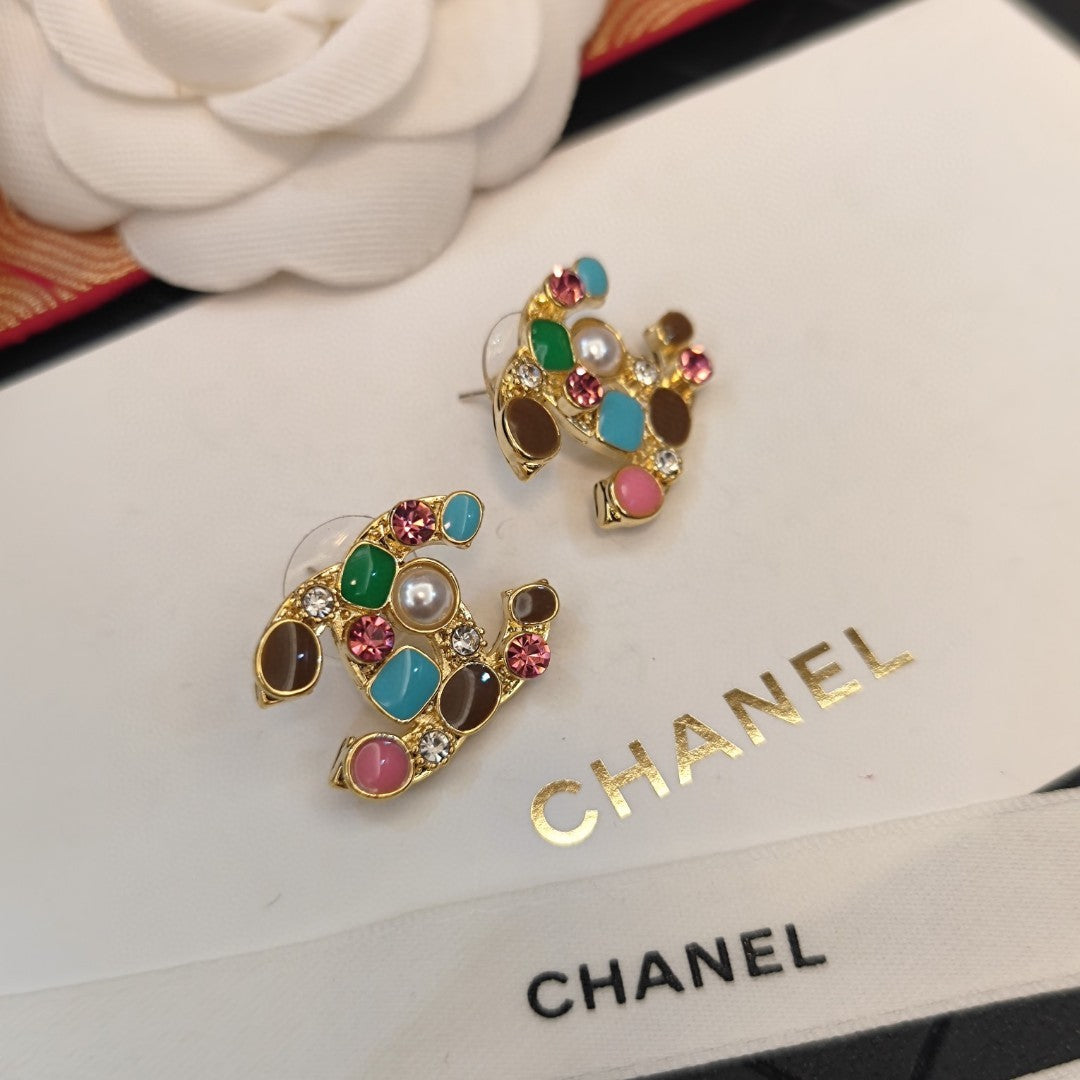 Double-C Emblem Pearl-Detail Stud Earrings – Pearl Detail – Design 021 main product view