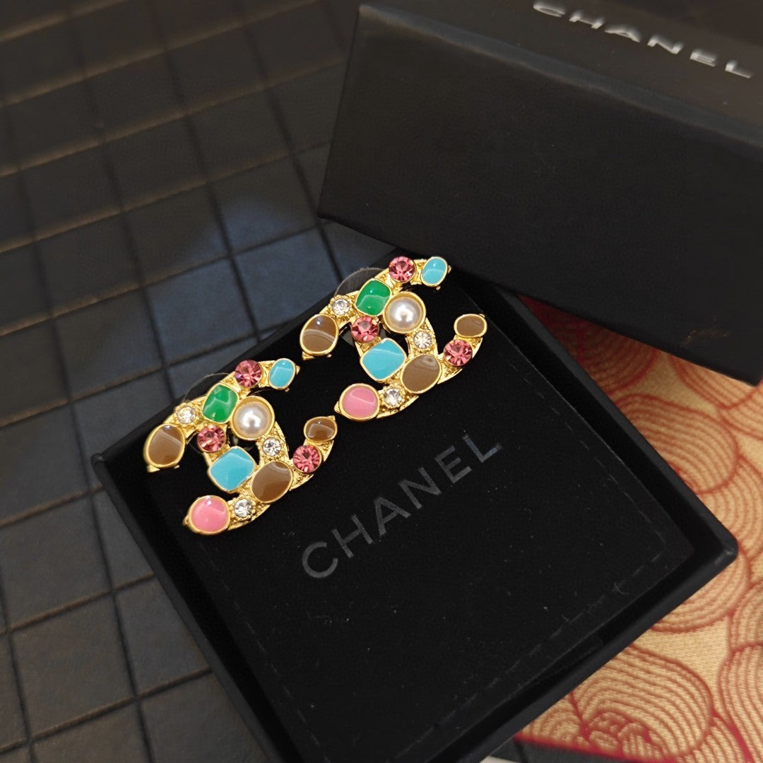 Double-C Emblem Pearl-Detail Stud Earrings – Pearl Detail – Design 021 detail view