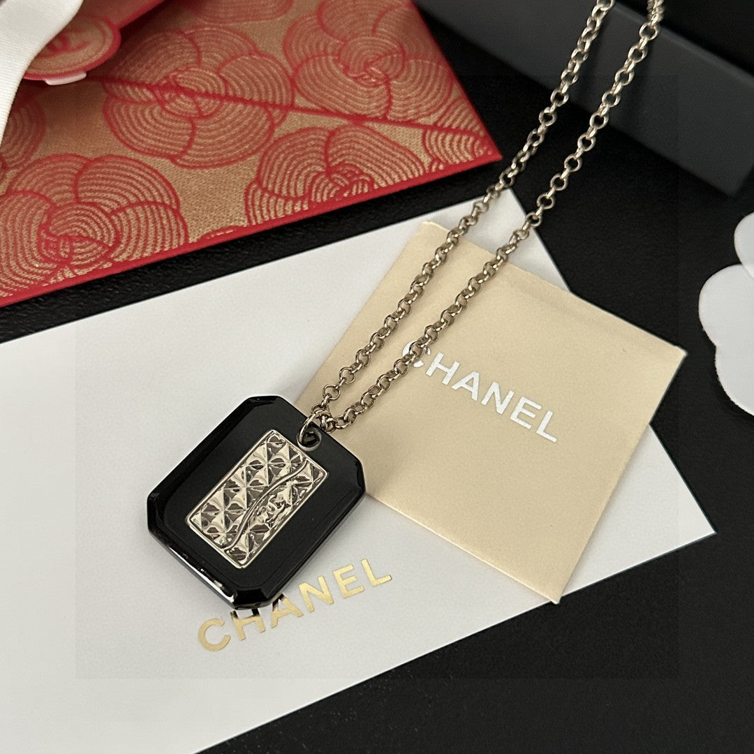 Letter Pendant Necklace in Polished Metal-Tone – Design 019 close-up detail