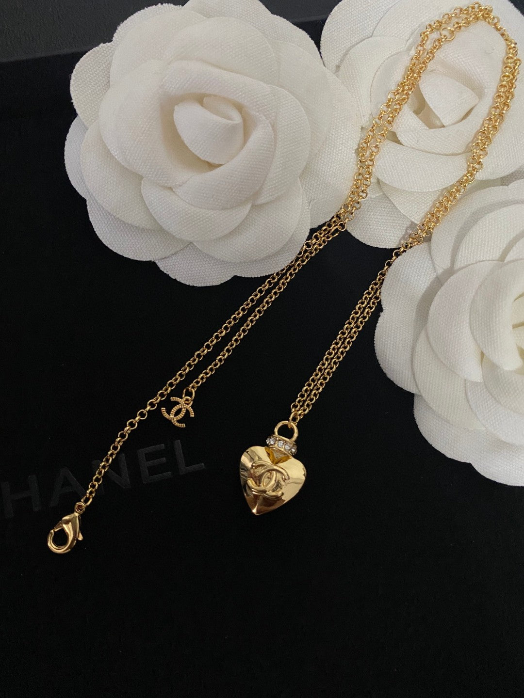 Letter Pendant Necklace in Polished Metal-Tone – Design 009 side detail