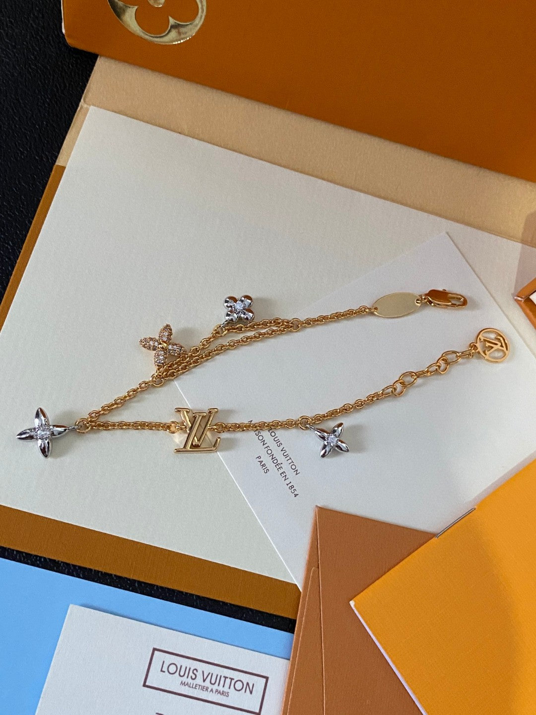 Geometric Emblem Bracelet in Gold-Tone – Design 028 side detail