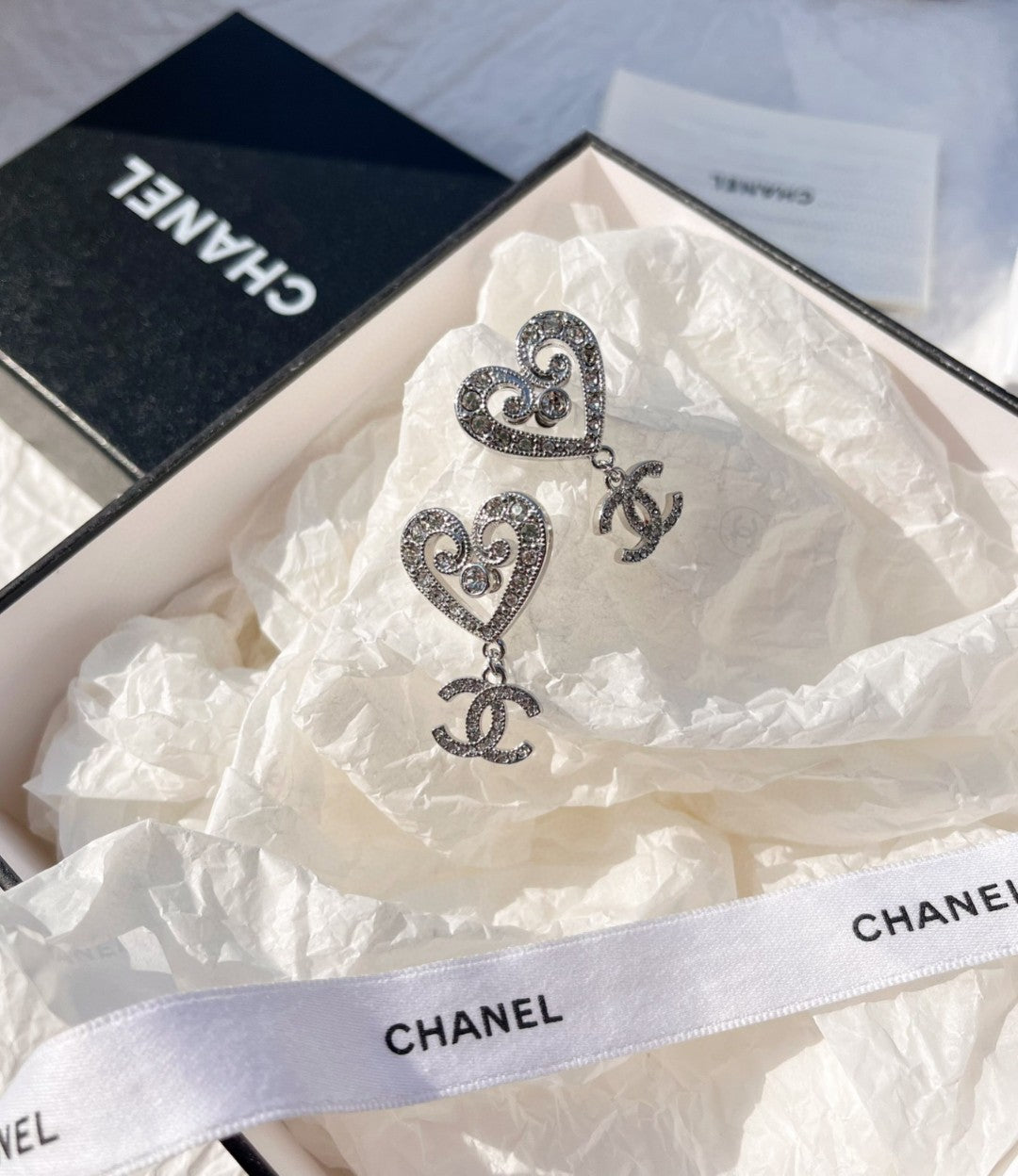 Double-C Emblem Stud Earrings in Polished Metal-Tone – Design 479 close-up detail