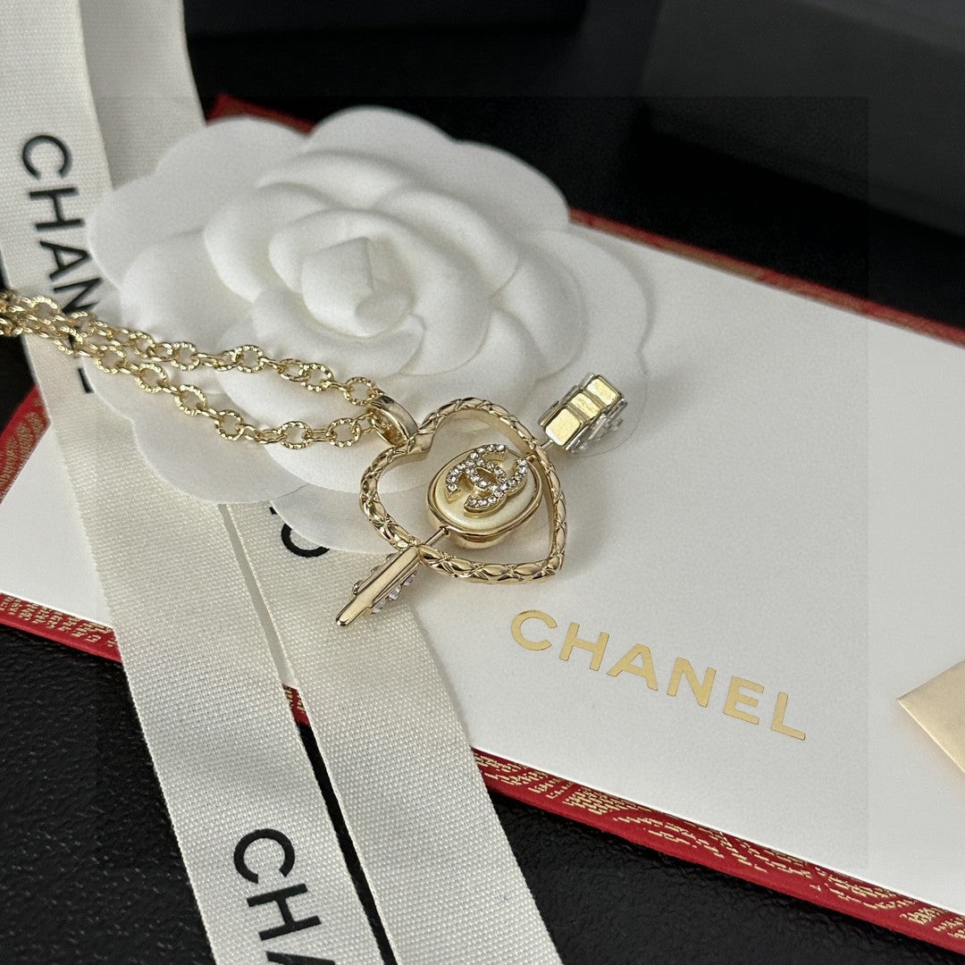 Letter Pendant Necklace in Polished Metal-Tone – Design 023 close-up detail