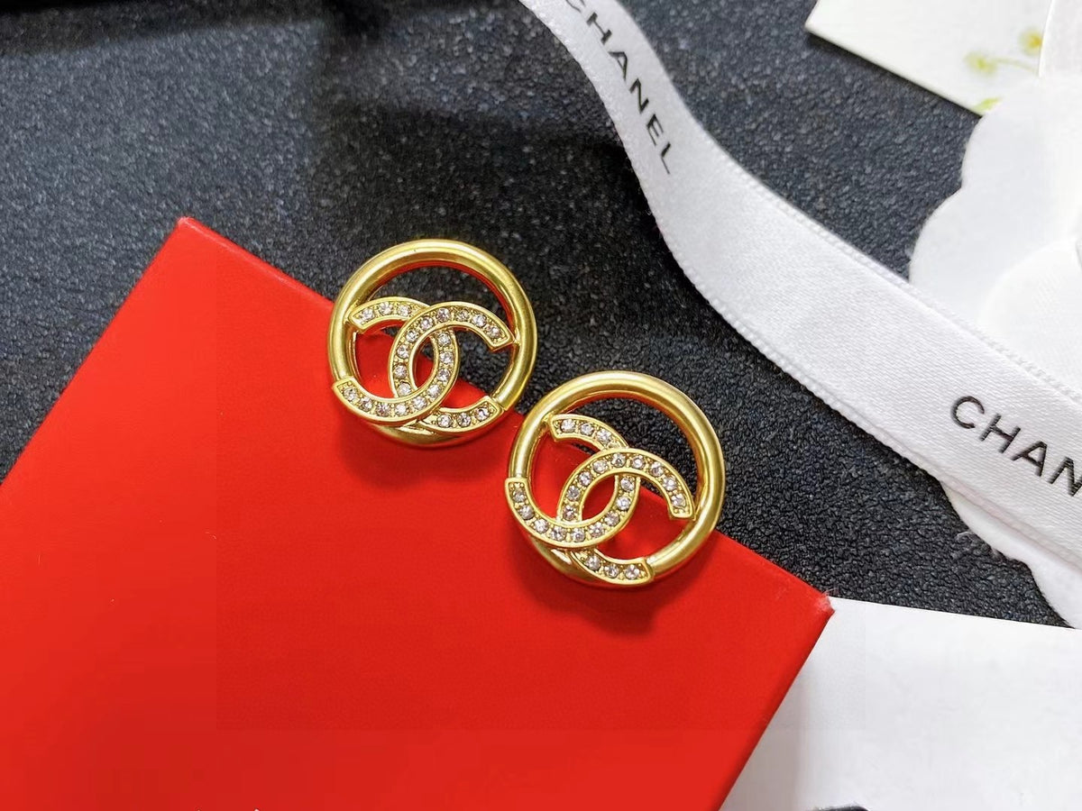 Double-C Emblem Stud Earrings in Polished Metal-Tone – Design 463 front product view