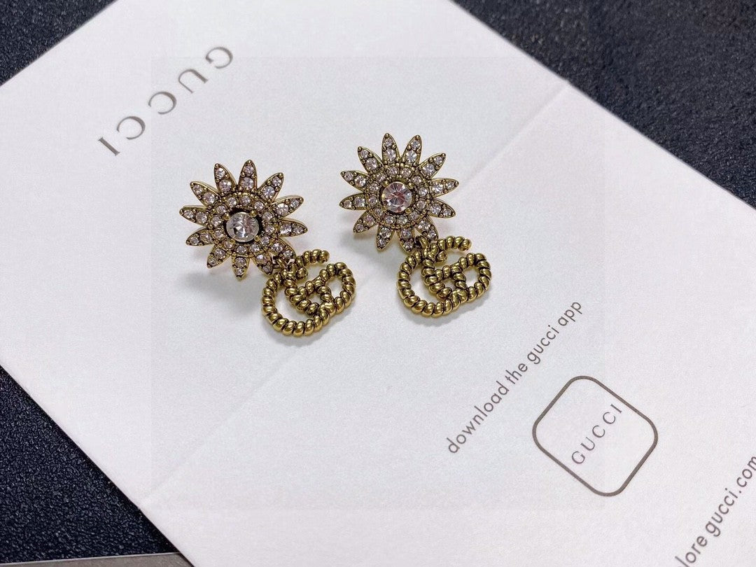 Double-G Emblem Stud Earrings in Silver-Tone – Design 006 main product view