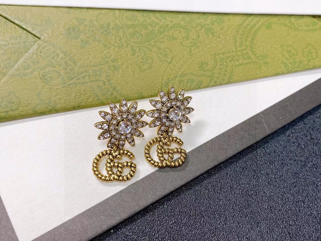 Double-G Emblem Stud Earrings in Silver-Tone – Design 006 side detail