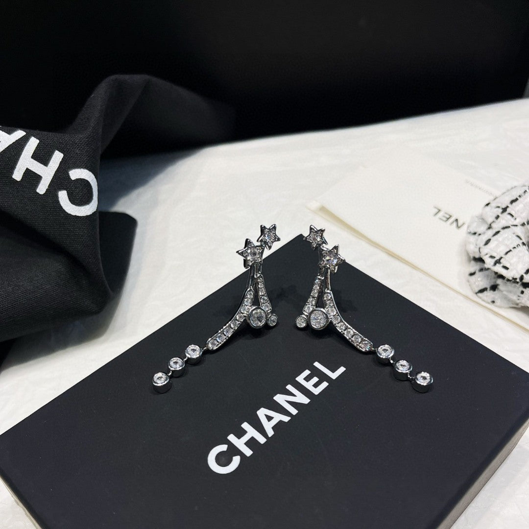 Double-C Emblem Stud Earrings in Polished Metal-Tone – Design 406 detail view