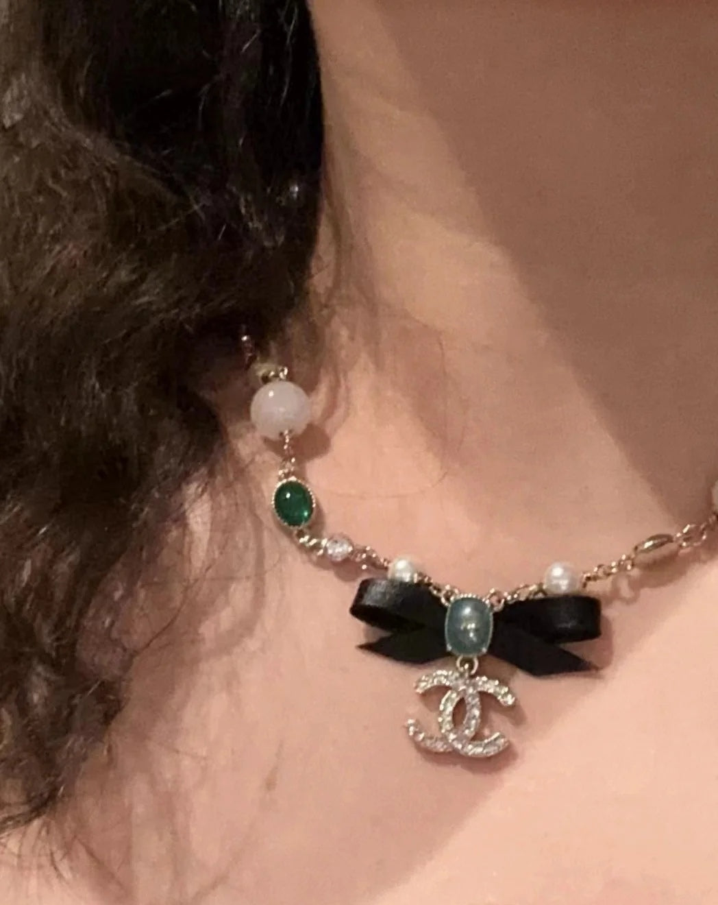 Bow Pearl-Detail Pendant Necklace – Pearl Detail – Design 006 side detail