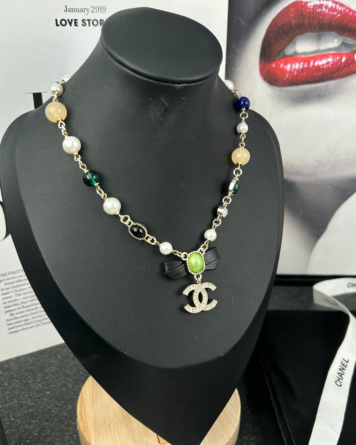 Bow Pearl-Detail Pendant Necklace – Pearl Detail – Design 006 detail view
