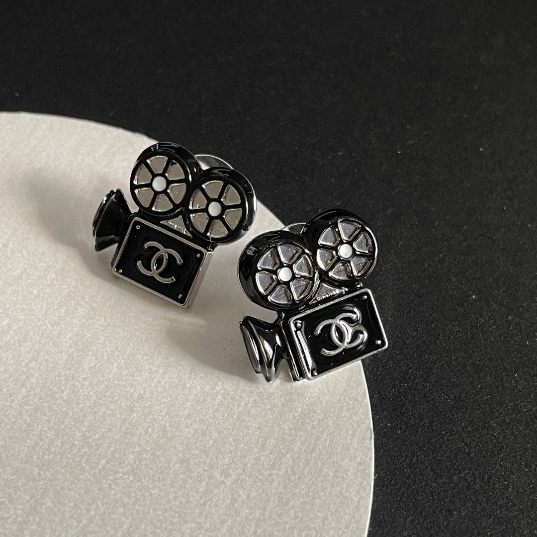 Double-C Emblem Stud Earrings in Black-Tone – Black Detail – Design 003 close-up detail