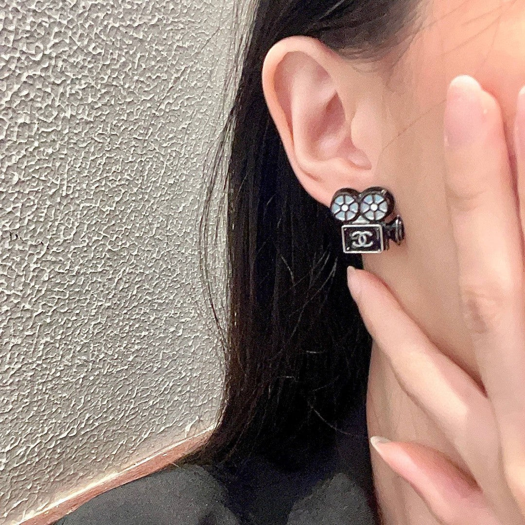 Double-C Emblem Stud Earrings in Black-Tone – Black Detail – Design 003 detail view