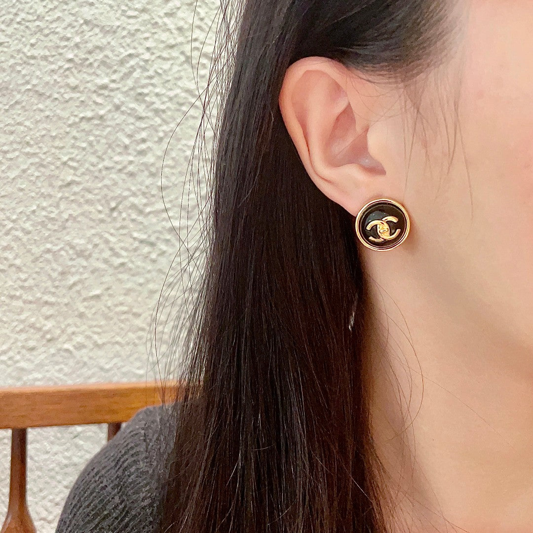 Double-C Emblem Stud Earrings in Polished Metal-Tone – Design 378 detail view