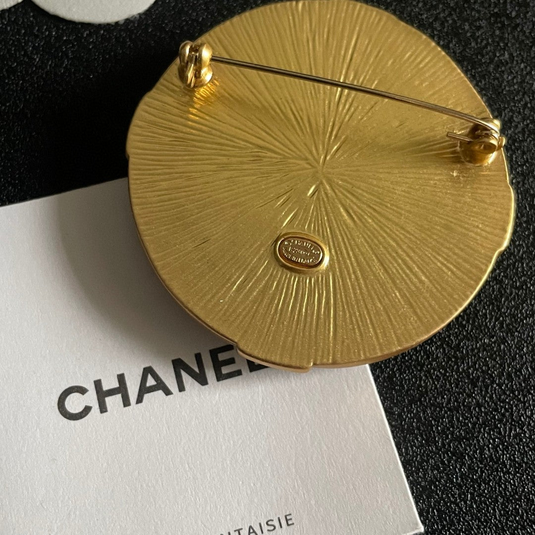 Double-C Emblem Brooch in Polished Metal-Tone – Pearl Detail – Design 010 main product view