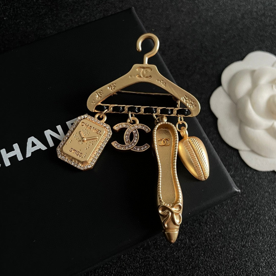 Double-C Emblem Brooch in Polished Metal-Tone – Design 072 detail view