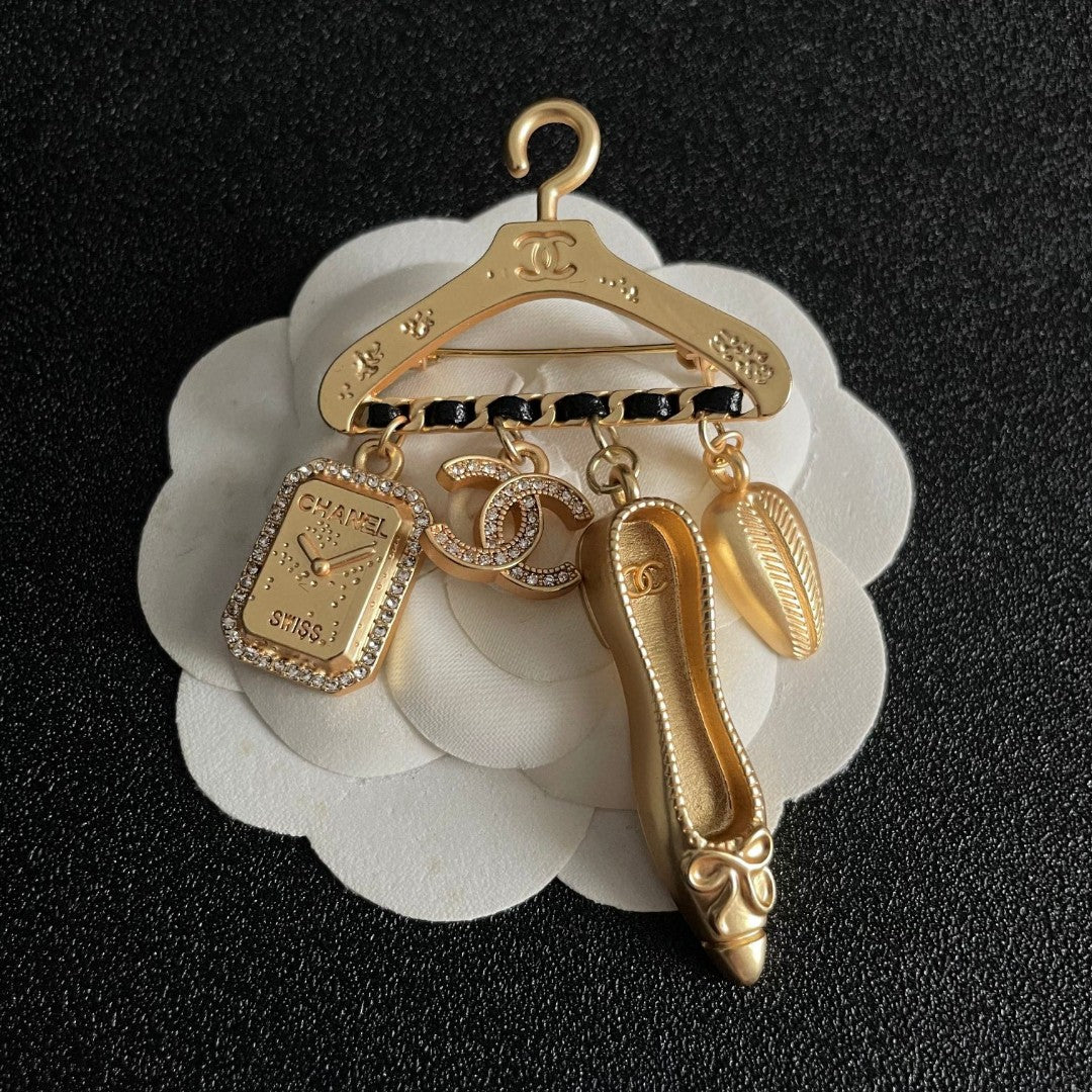 Double-C Emblem Brooch in Polished Metal-Tone – Design 072 front product view