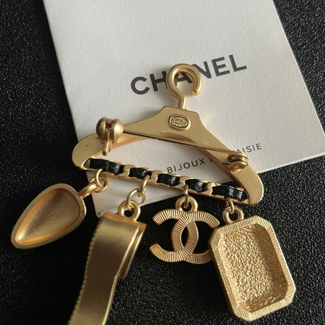 Double-C Emblem Brooch in Polished Metal-Tone – Design 072 main product view