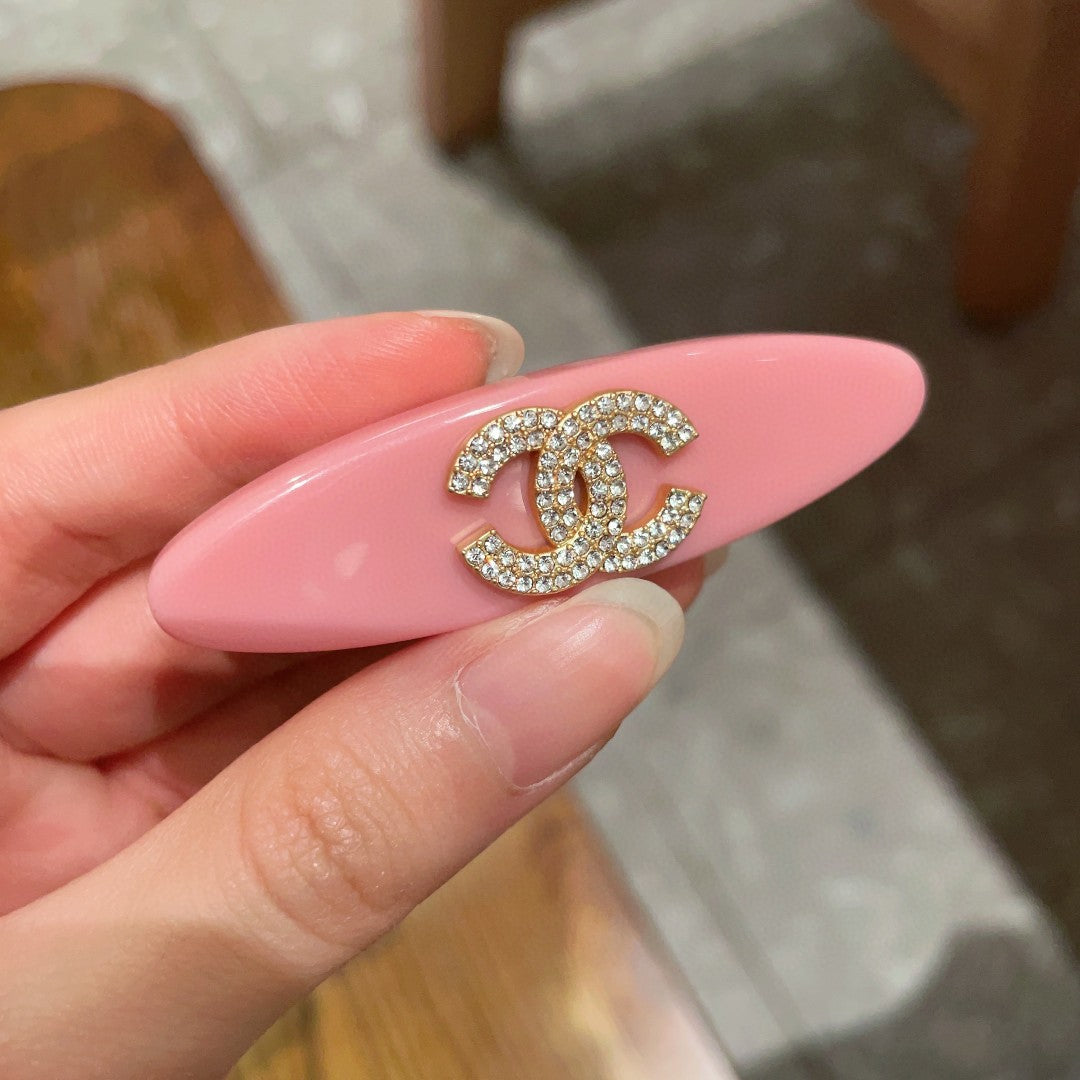 Double-C Emblem Hair Clip – Design 031 side detail