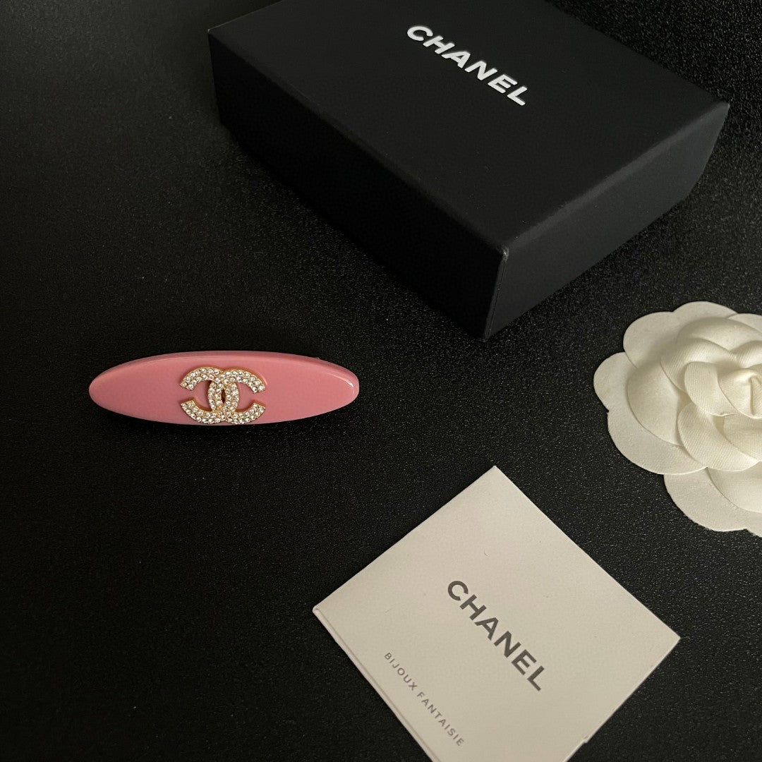 Double-C Emblem Hair Clip – Design 031 close-up detail