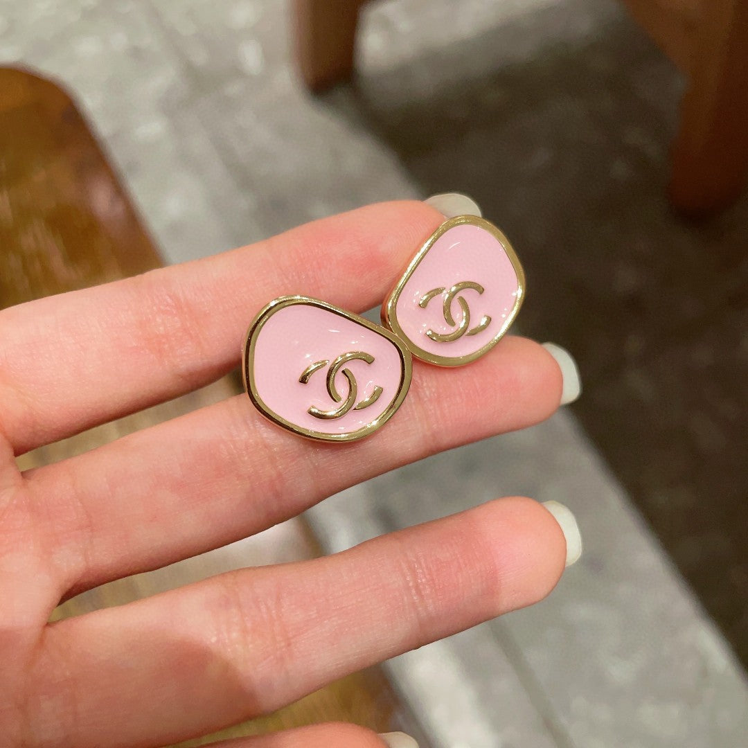 Double-C Emblem Stud Earrings in Polished Metal-Tone – Design 360 side detail