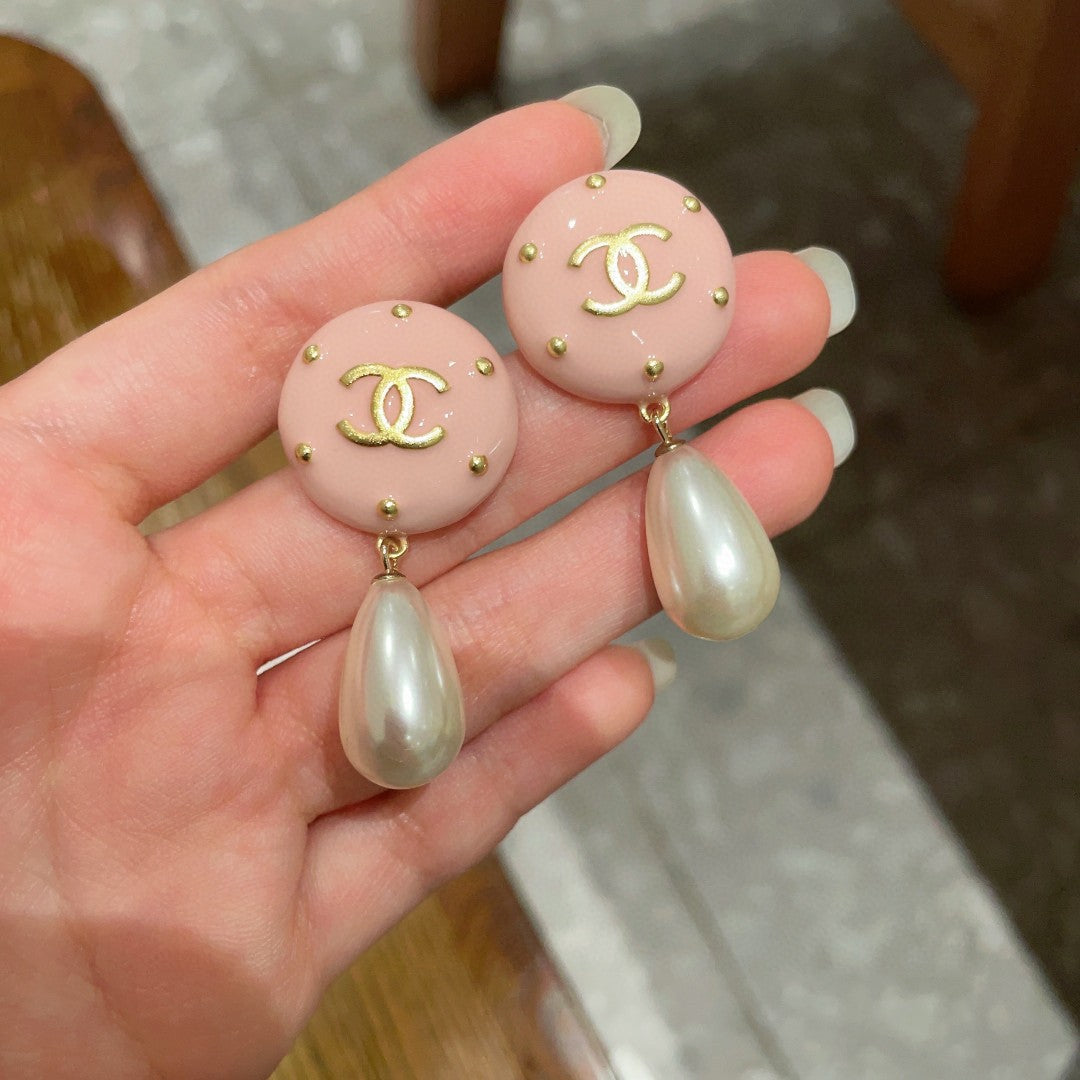 Double-C Emblem Pearl-Detail Statement Earrings – Pearl Detail – Design 027 side detail