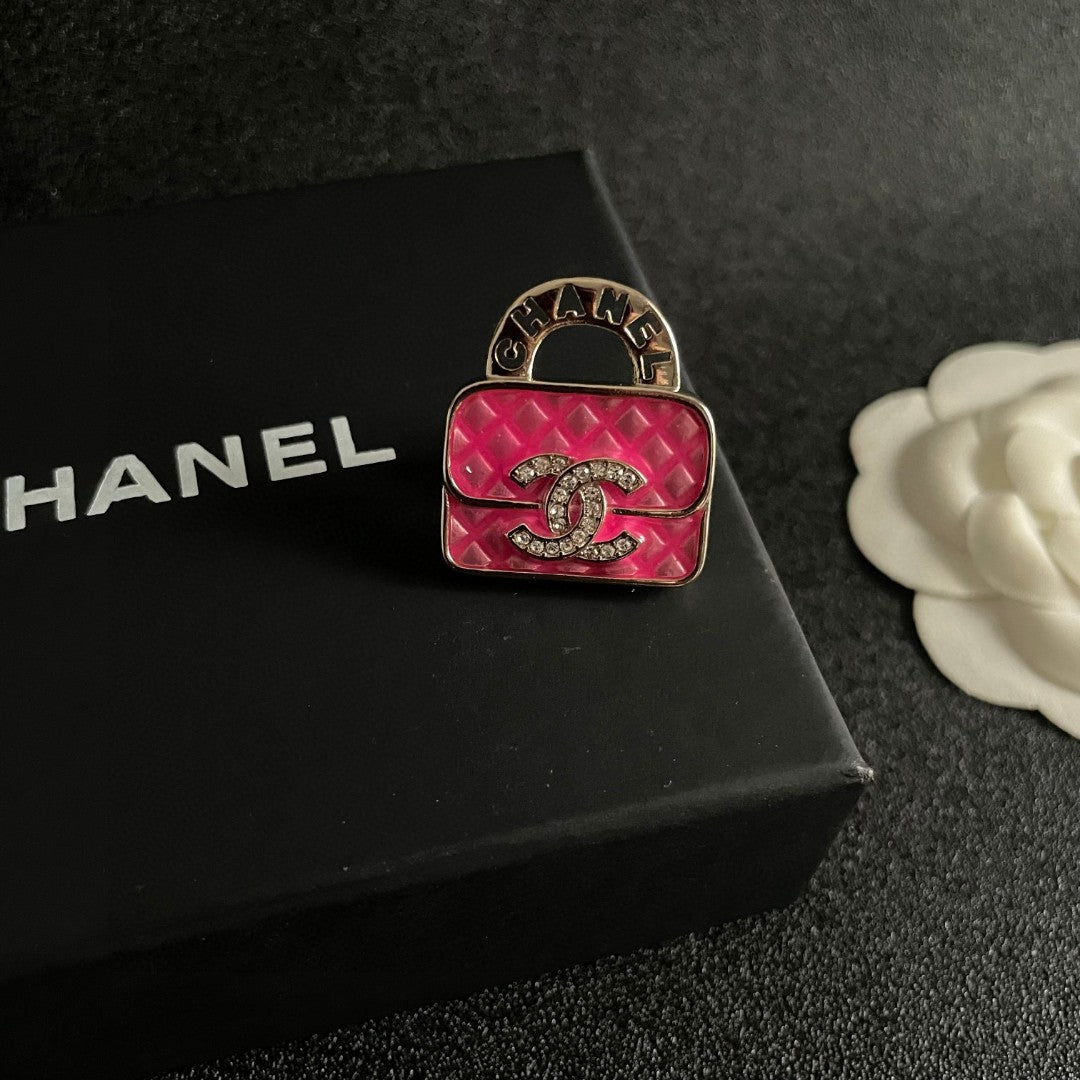 Double-C Emblem Brooch in Polished Metal-Tone – Design 070 detail view