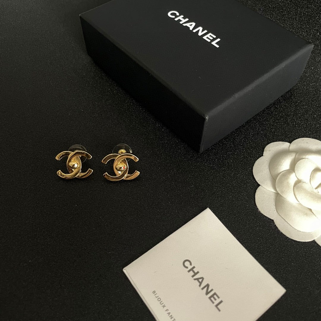 Double-C Emblem Stud Earrings in Polished Metal-Tone – Design 349 close-up detail