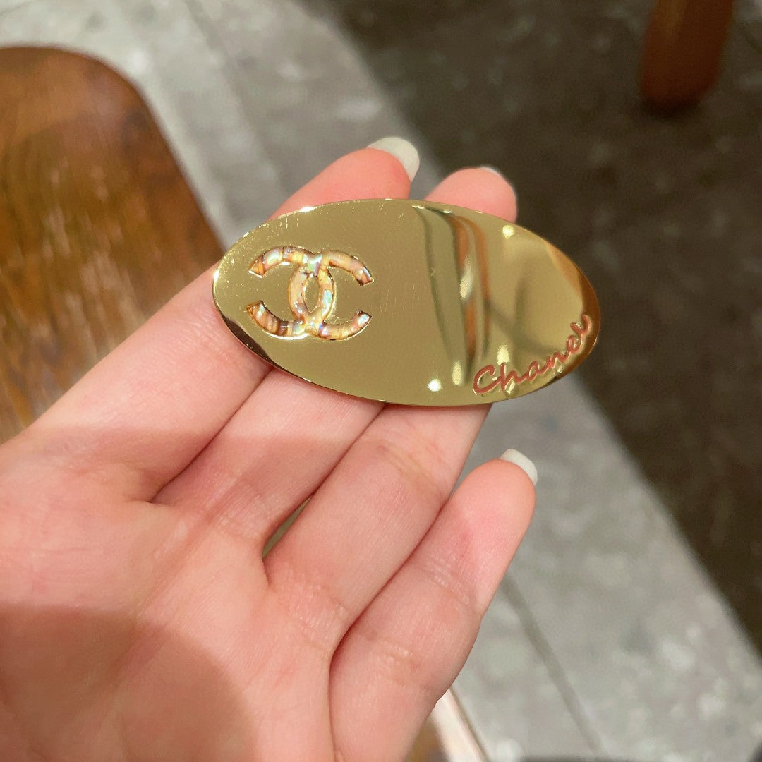 Double-C Emblem Hair Clip – Design 027 side detail