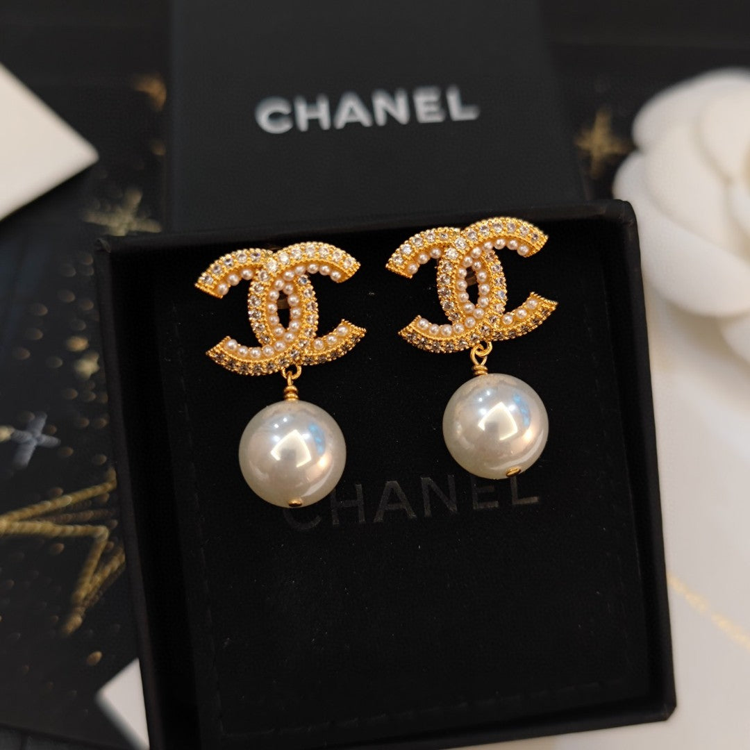 Letter Pearl-Detail Stud Earrings – Pearl Detail main product view