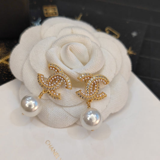 Letter Pearl-Detail Stud Earrings – Pearl Detail main product view