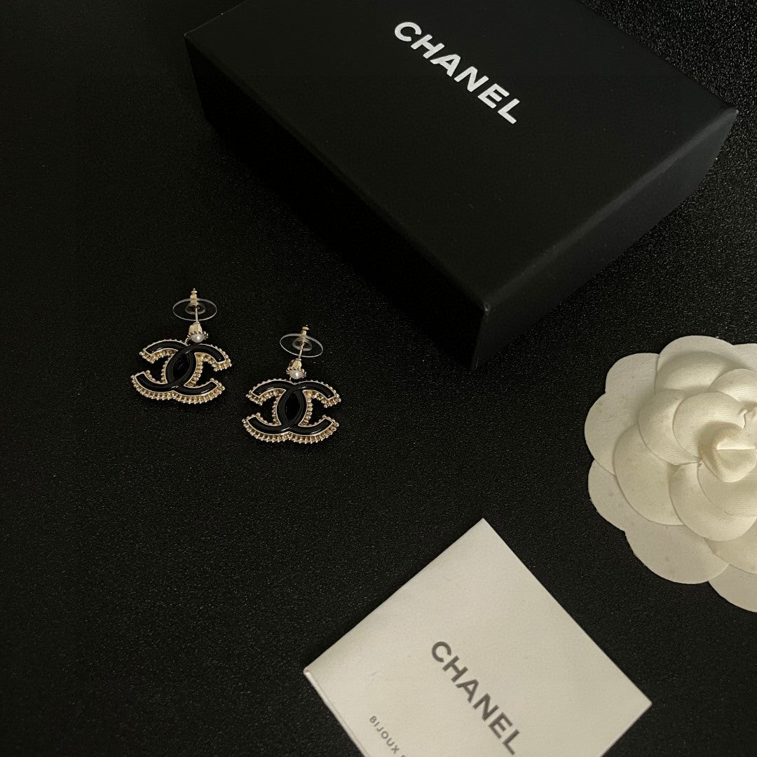 Double-C Emblem Pearl-Detail Statement Earrings – Pearl Detail – Design 022 close-up detail